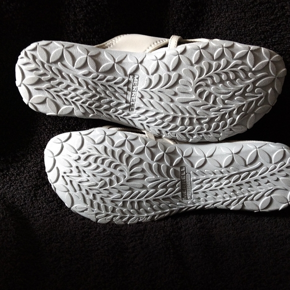 *Merrell Thong Sandals* - Picture 8 of 10